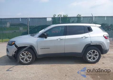 2024 Jeep Compass Latitude 4X4 z USA, uszkodzony, nr VIN 3C4NJDBN4RT117874